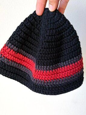 y2k 2000s Vintage Black and Red Crochet Knit Beanie Hat